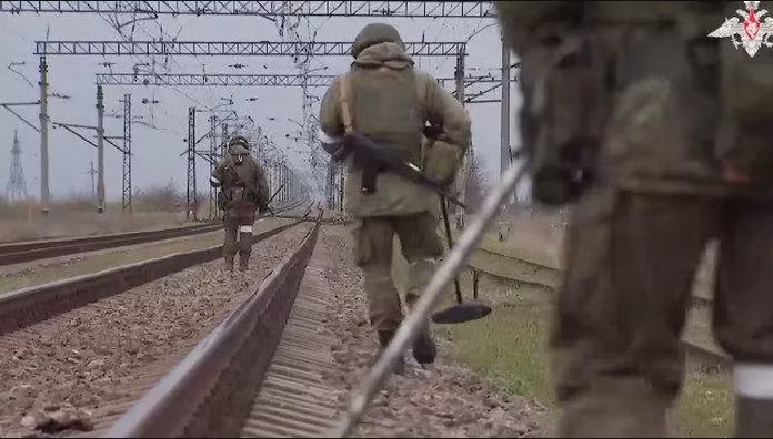 Trong biên chế Quân đội Nga có 3 đoàn tàu bọc thép. Chúng được đặt tên lần lượt là Volga, Yenisei và Baikal. Trong số này, Baikal tự hào có lịch sử phục vụ lâu hơn, trong khi Volga và Yenisei chỉ ra mắt vào năm 2022, khoảng thời gian bắt đầu cuộc xung đột Ukraine.