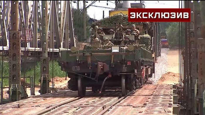 Hơn nữa, đoàn tàu còn có thể bao gồm 1 toa hành khách và 1 toa chỉ huy, cả hai đều được bọc thép và còn có một toa phẳng gắn ở cuối đoàn tàu. Tuy nhiên, chi tiết cụ thể về phần trung tâm của tổ hợp vẫn chưa được tiết lộ.