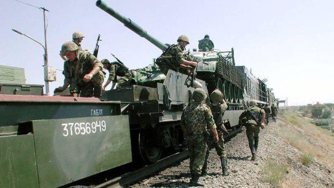 Có thể từ đó suy ra từ khoảng cách giữa đoàn tàu và các xe bọc thép được triển khai trong cuộc tập trận, liên quan đến việc thả thiết bị và binh lính, sau đó rút lui khỏi chiến trường, cho thấy một hình thức giao chiến tiềm năng.