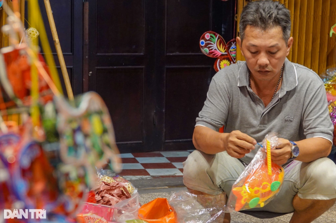 Khach dong nghit, tieu thuong 3 ngay ban 500 chiec long den sieu sot-Hinh-2