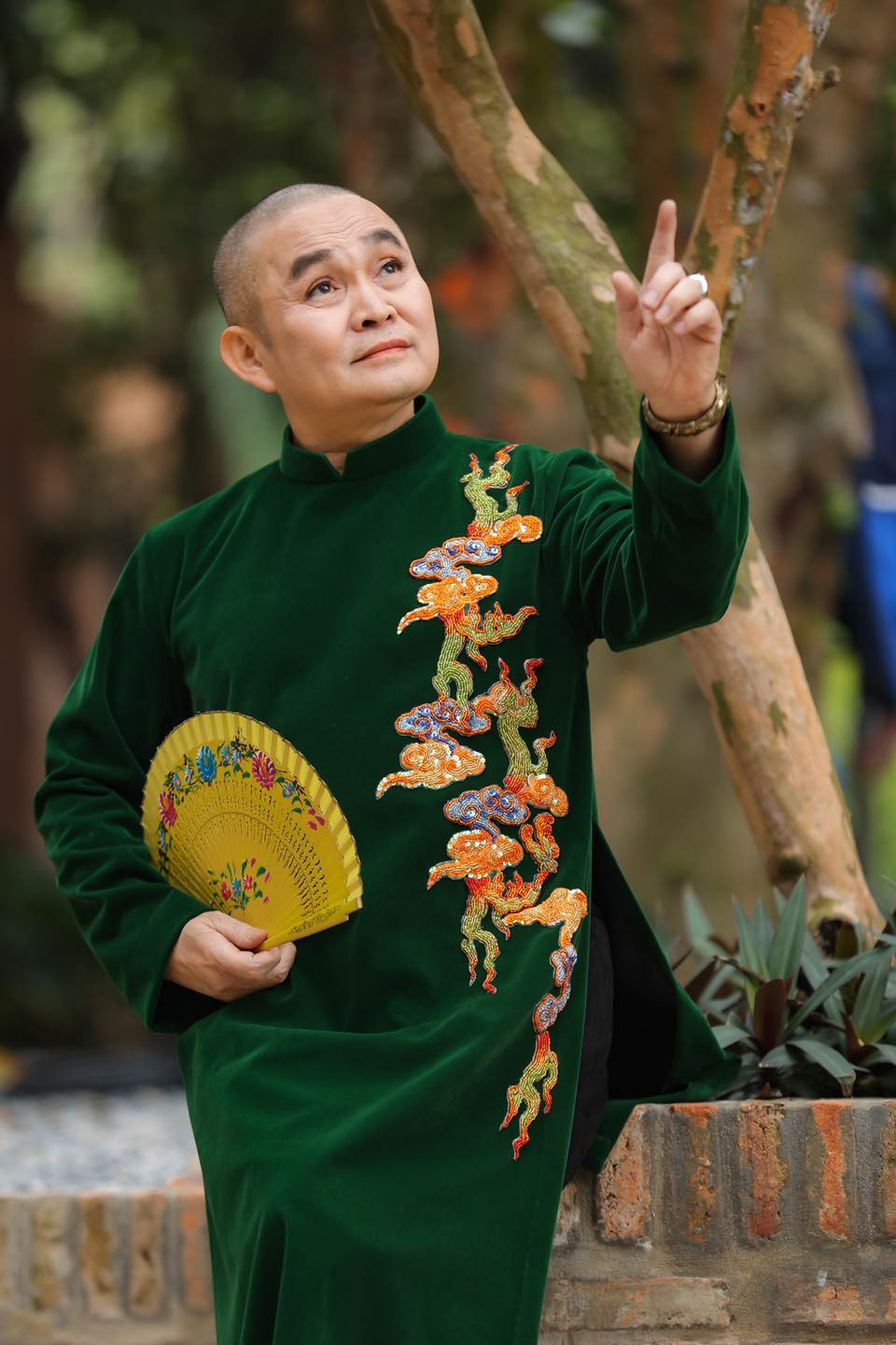 Nghệ sĩ Xuân Hinh được khán giả ưu ái gọi với biệt danh "vua hài đất Bắc". Trong suốt nhiều năm làm nghề, anh đã xây dựng được chỗ đứng vững chắc trong lòng khán giả.