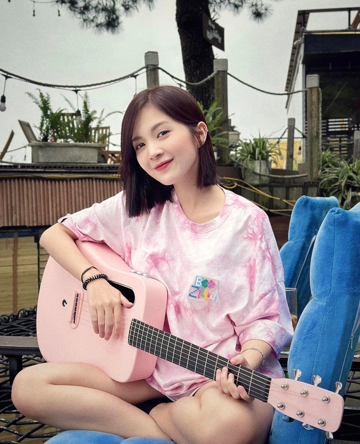 Trên trang cá nhân, Ngọc Huyền thường xuyên khoe nhan sắc xinh đẹp, nét đẹp ngọt ngào, trong trẻo khiến nhiều người không khỏi xuýt xoa, khen ngợi.