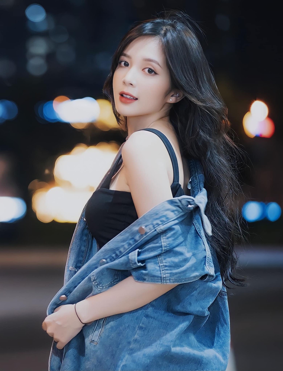 Ngoài đời, Ngọc Huyền có gu thời trang rất trẻ trung, hiện đại.