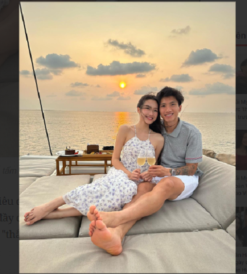 Vóc dáng "thắt đáy lưng ong" hút mắt của bạn gái Đoàn Văn Hậu Voc dang