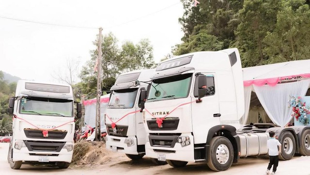 Man ruoc dau doc, la gay 