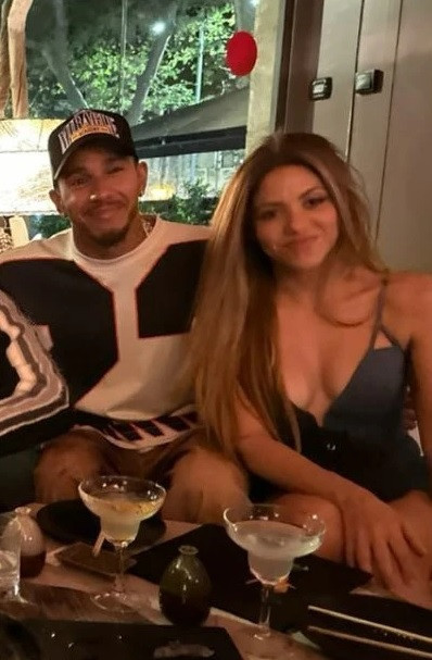 Pique sắp cưới bồ trẻ giữa tin Shakira cặp tay đua Lewis Hamilton - Hình 2 Pique sap cuoi bo tre giua tin Shakira cap tay dua Lewis Hamilton-Hinh-2