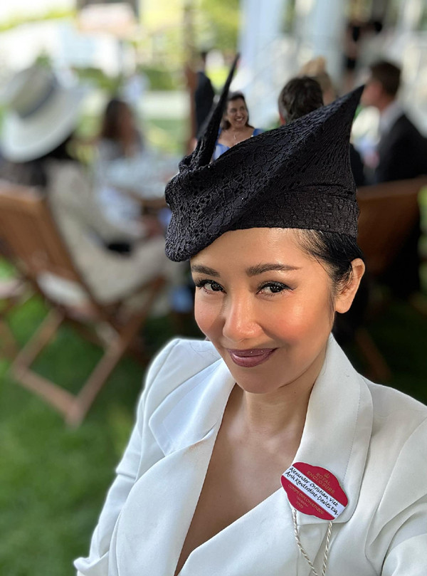 Hiện tại, sau thất bại từ 2 cuộc hôn nhân, Hồng Nhung đã có bạn trai. Anh là người Mỹ và rất yêu thương 3 mẹ con chị. Người đàn ông này mang lại cho chị nhiều niềm vui và chiều chuộng chị hết lòng.