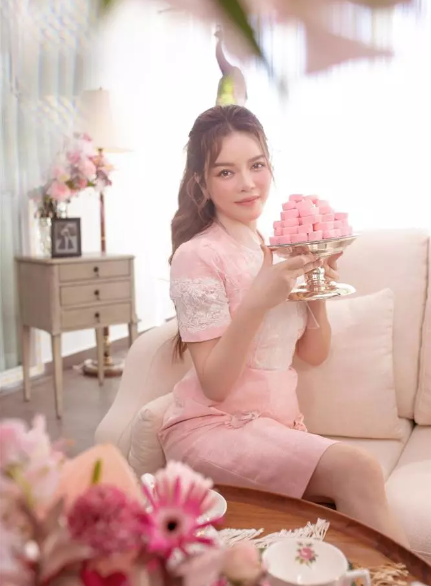 Nữ diễn viên chia sẻ những năm qua, cô đặt ra nhiều mục tiêu trong cuộc sống, dành thời gian tìm kiếm danh vọng, tiền bạc, sau đó mới sống cho bản thân. Lý Nhã Kỳ cũng thẳng thắn chia sẻ, vì hiện cô đã có chỗ đứng, vị trí ổn định và có nhiều kinh nghiệm sống nên càng thận trọng hơn trong việc chọn bạn đời.