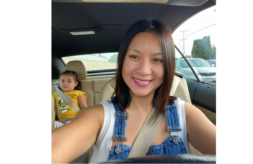 Nhan sắc và vóc dáng nữ ca sĩ có nhiều thay đổi theo thời gian, song gương mặt cô vẫn giữ được đường nét sắc sảo, mặn mà.