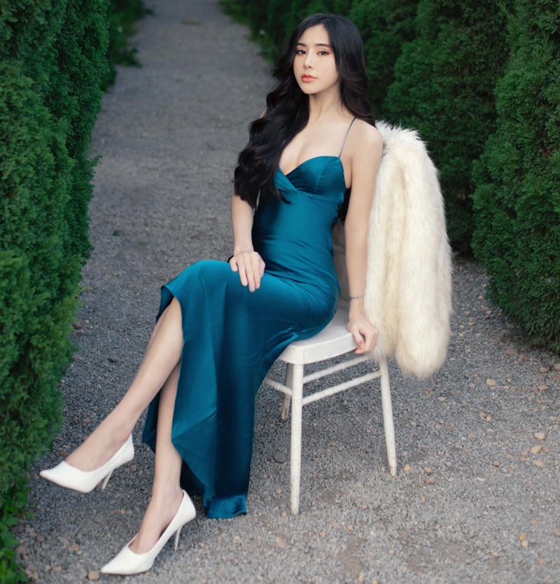 Hot girl thu hut gan 800 nghin luot theo doi tren Facebook