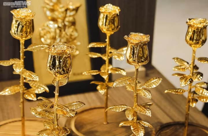 Giá các sản phẩm này dao động từ 2,5 triệu đến 3 triệu đồng/bông, tùy loại.