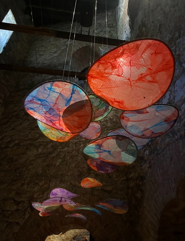 "Rì-viu" triển lãm ở tháp nước Hàng Đậu: Xếp hàng cả tiếng Ảnh: Phở/ Chuyện của Hà Nội