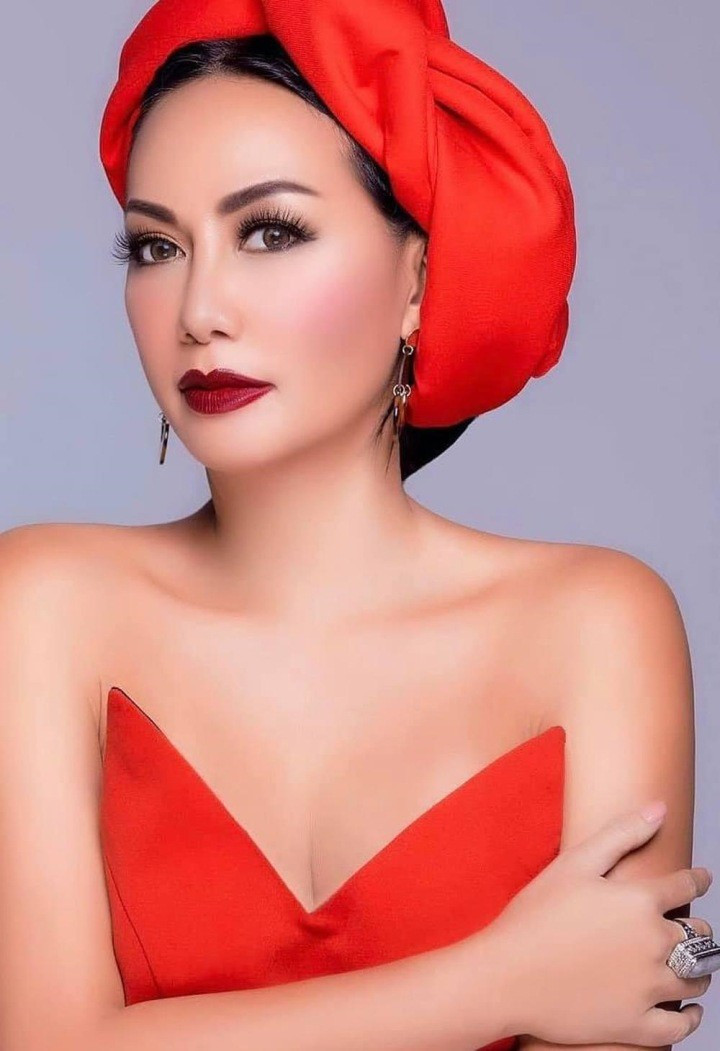 "Nữ hoàng ảnh lịch" U60 đi biển toàn mê đồ xuyên thấu - Hình 2 Cô vượt qua những lời chê bai, lấy lại phong độ nhan sắc ở ngưỡng tuổi U60.