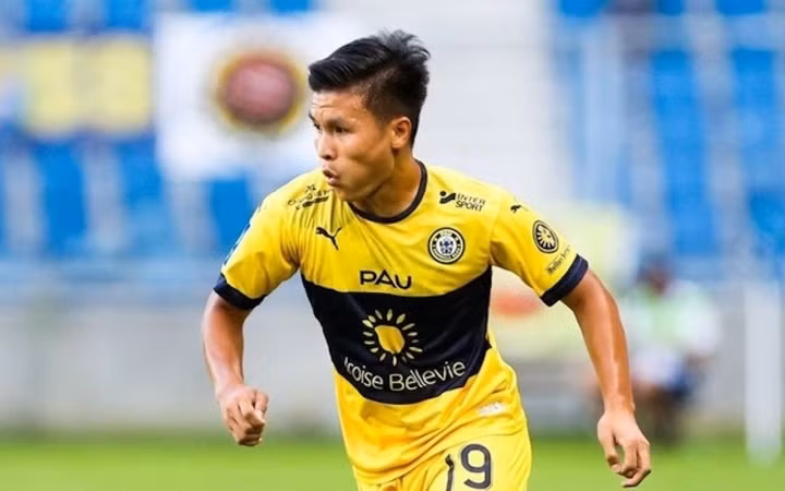 Quang Hai xuong doi B cua Pau FC, ra san o giai hang 5 Phap