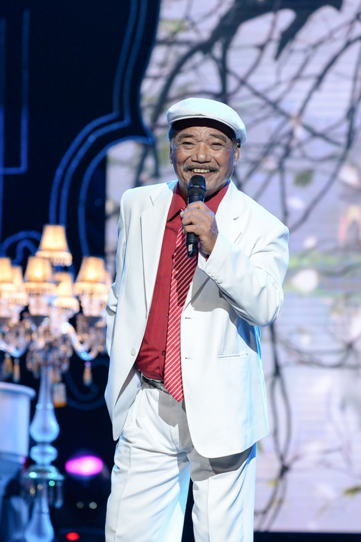 NSND Tran Hieu U90 van luyen thanh, duoc vo thu 3 cham nhu em be