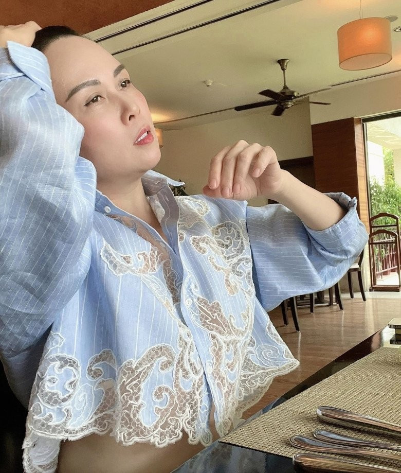 Phượng Chanel lão hóa ngược sau 2 năm chia tay Quách Ngọc Ngoan - Hình 3 Phuong Chanel lao hoa nguoc sau 2 nam chia tay Quach Ngoc Ngoan-Hinh-3