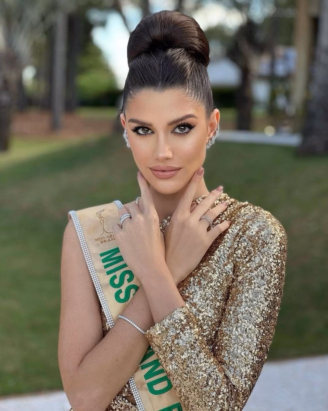 Theo chia sẻ của bà Adriana - mẹ Isabella Menin, người dân đất nước Brazil tự hào về cô. Đây cũng là chiếc vương miện hiếm hoi mà Brazil đạt được tại một cuộc thi Hoa hậu quốc tế trong vòng 51 năm qua.