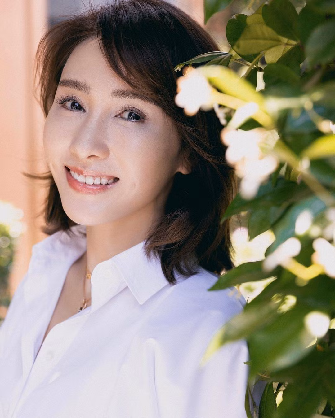 Đệ nhất mỹ nhân TVB một thời thường xuyên cập nhật hình ảnh mới trên tài khoản Instagram hơn 430.000 người theo dõi.