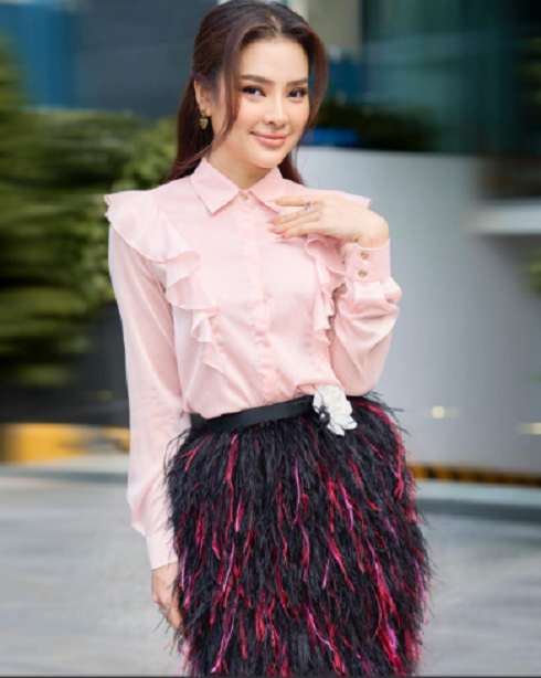 "Mẹ bầu" cá tính nhất showbiz Việt gọi tên Phương Trinh Jolie Phương Trinh Jolie.