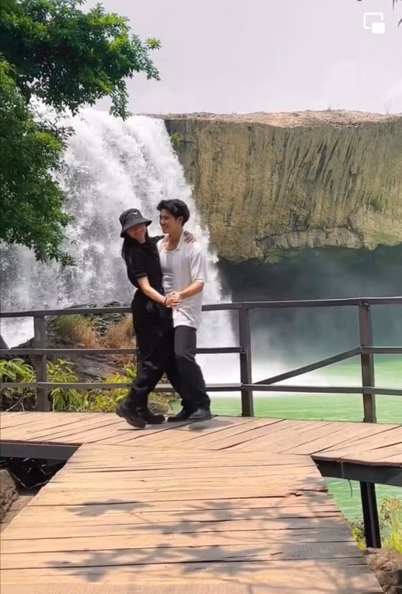 Ngo Thanh Van khoe canh lang man het nac ben Huy Tran