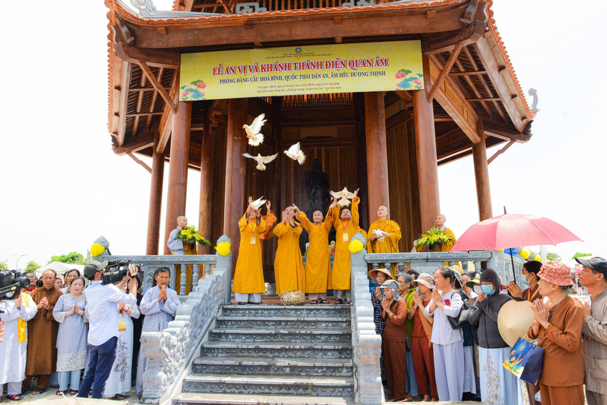 Le hoi Vu Lan bao hieu 2023: Tri an gia dinh co cong voi cach mang-Hinh-4