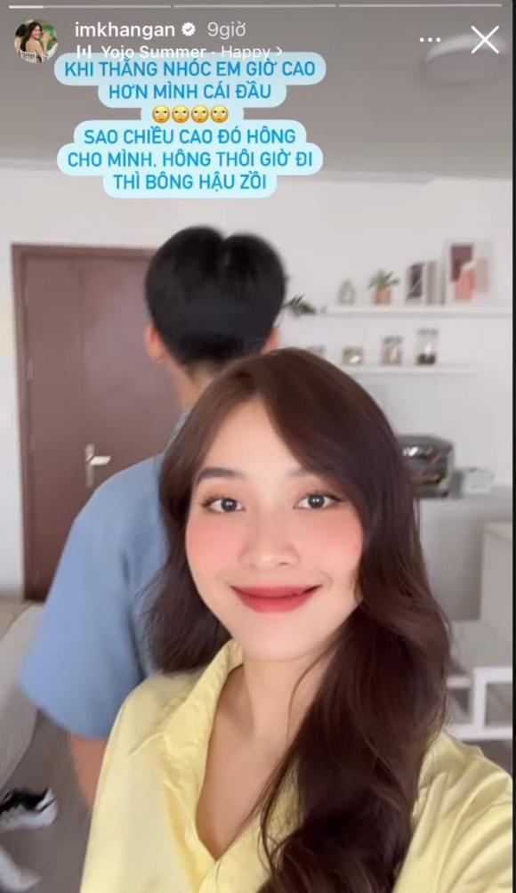 Kha Ngan hiem hoi cho em trai len song, visual cuc dien trai