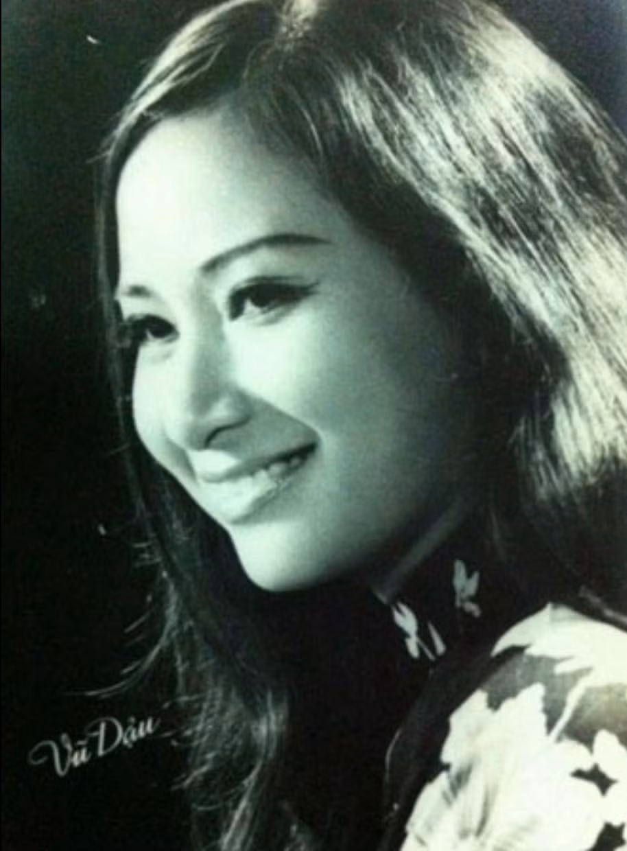 Vẻ đẹp quý phái của NSƯT Vũ Dậu - giai nhân nhạc đỏ một thời Ve dep quy phai cua NSUT Vu Dau - giai nhan nhac do mot thoi