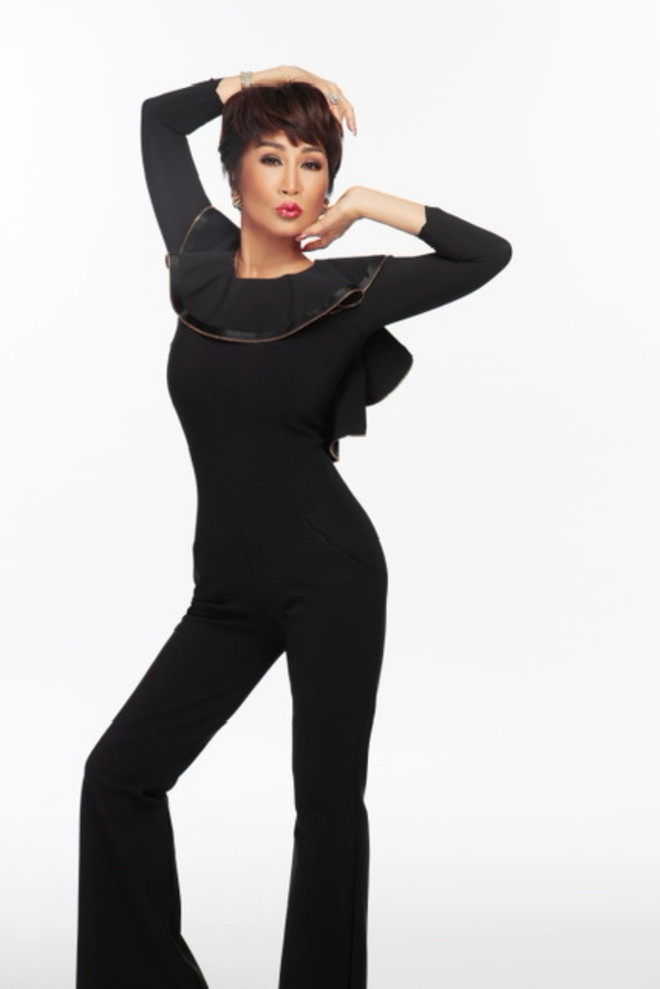 Mặc dù không sở hữu chiều cao lý tưởng nhưng nữ ca sĩ có cơ thể cân đối, chinh phục mọi loại trang phục. Phần lớn trong sự nghiệp của mình, Khánh Hà để tóc tém nhìn vừa cá tính, vừa quyến rũ.