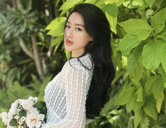 Vẻ đẹp quyến rũ của bạn gái trung vệ Việt kiều Adriano Schmidt Ve dep quyen ru cua ban gai trung ve Viet kieu Adriano Schmidt