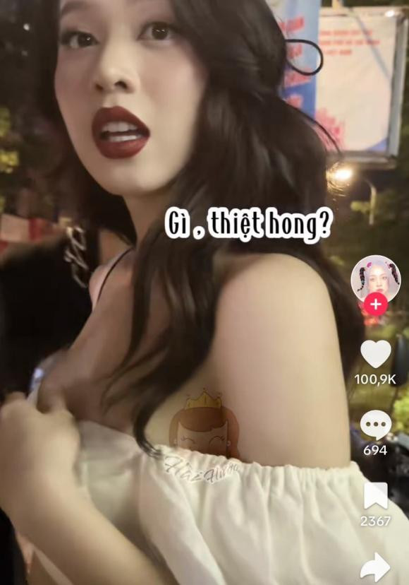 Hoa hậu Thanh Thủy phản ứng cực hài khi fan xin cặp lông mi - Hình 2 Hoa hau Thanh Thuy phan ung cuc hai khi fan xin cap long mi-Hinh-2