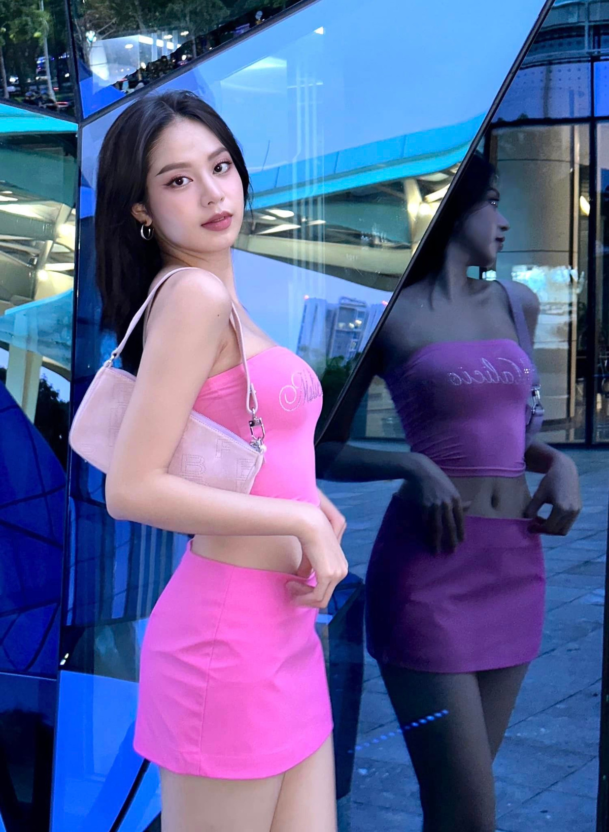 Hoa hau Thanh Thuy cham mac vay ngan ton chan dai thang tap-Hinh-3