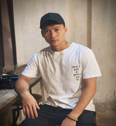 Thủ môn sinh năm 1999 Dương Tùng Lâm sở hữu vẻ điển trai “đốn tim” các fan nữ. Tùng Lâm là thủ môn của CLB Hà Tĩnh.