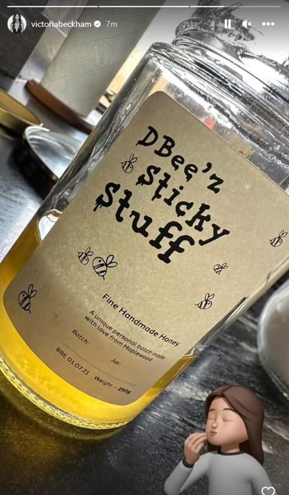 Victoria pha tro choc ngoay chong David Beckham khi anh dung nuong banh-Hinh-2