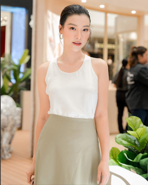 Hoàng Oanh trải lòng về biến cố năm 20 tuổi Hoang Oanh trai long ve bien co nam 20 tuoi