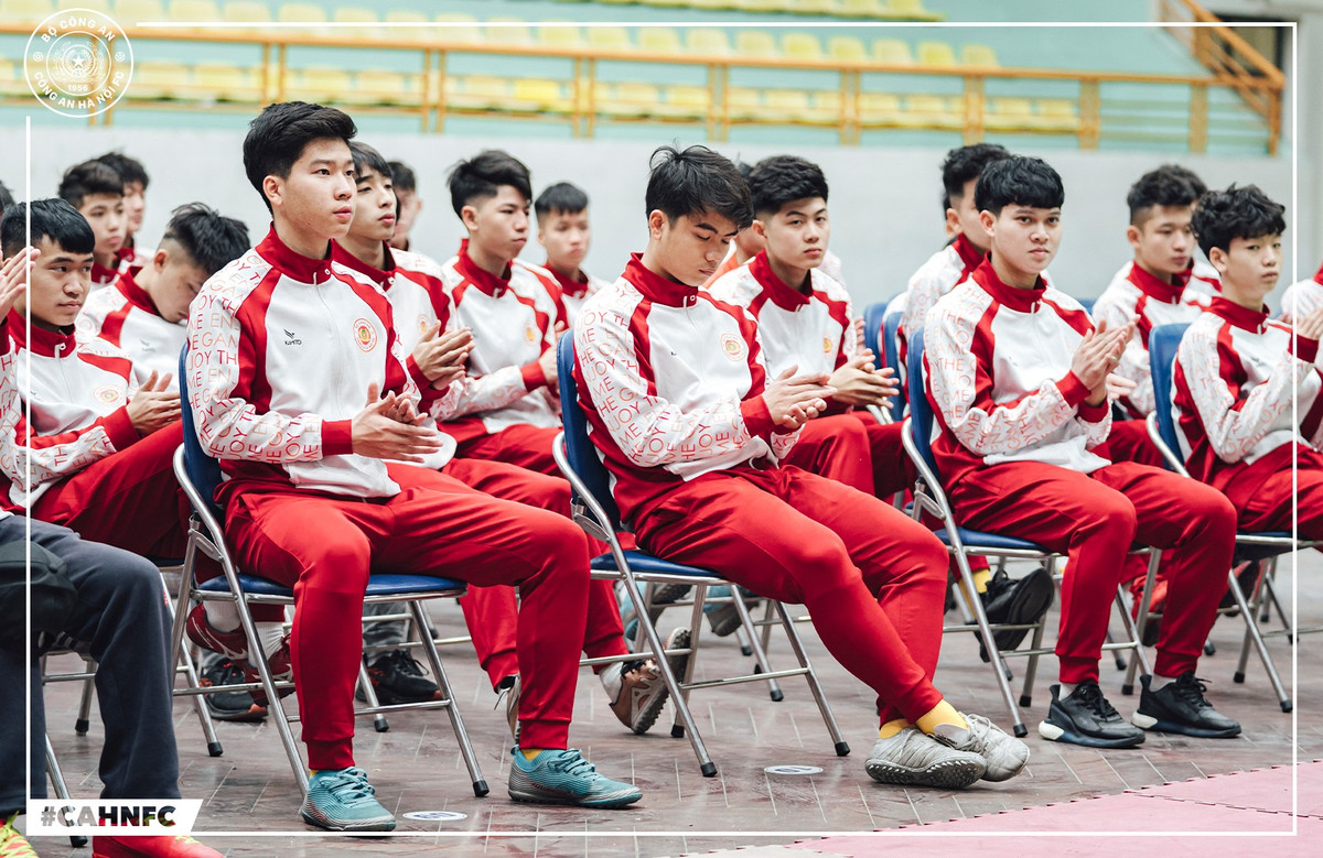 CLB Cong an Ha Noi lay dao tao tre lam goc phat trien-Hinh-2