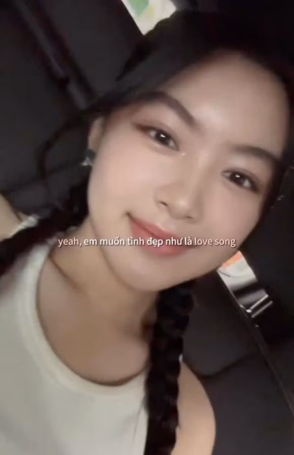 Con gai Quyen Linh khoe nhan sac qua camera thuong cuc dinh-Hinh-3