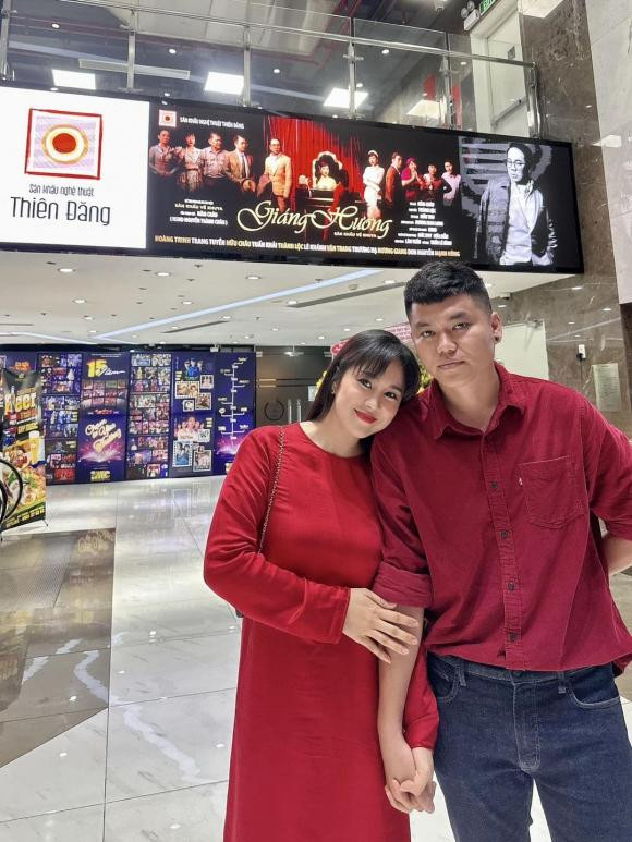 Lê Phương bị chồng trẻ dỗi vì dám "dìm hàng" Le Phuong bi chong tre doi vi dam