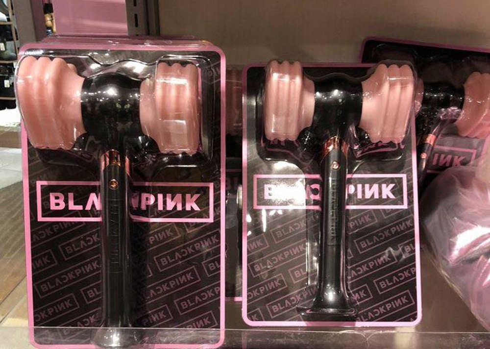 Đắt nhất 1,3 triệu đồng/chiếc, fan cuồng săn lùng "búa hồng" BlackPink - Hình 2 Dat nhat 1,3 trieu dong/chiec, fan cuong san lung