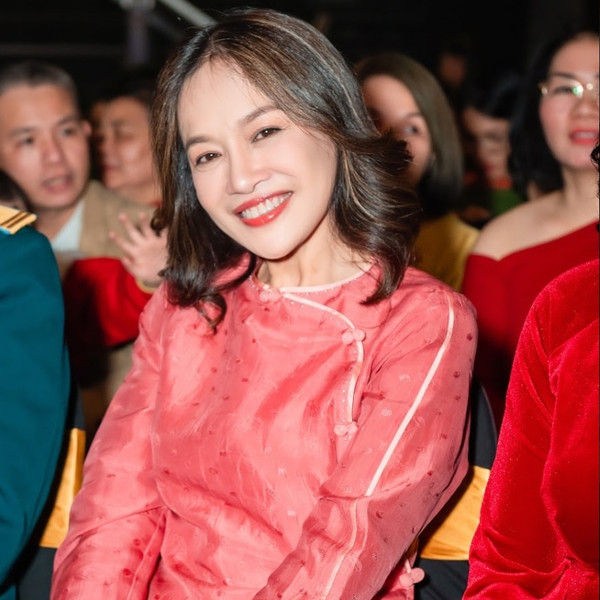 Nghe si Tu Oanh: Tro lai ruc ro o tuoi huu, hon nhan kin tieng-Hinh-2