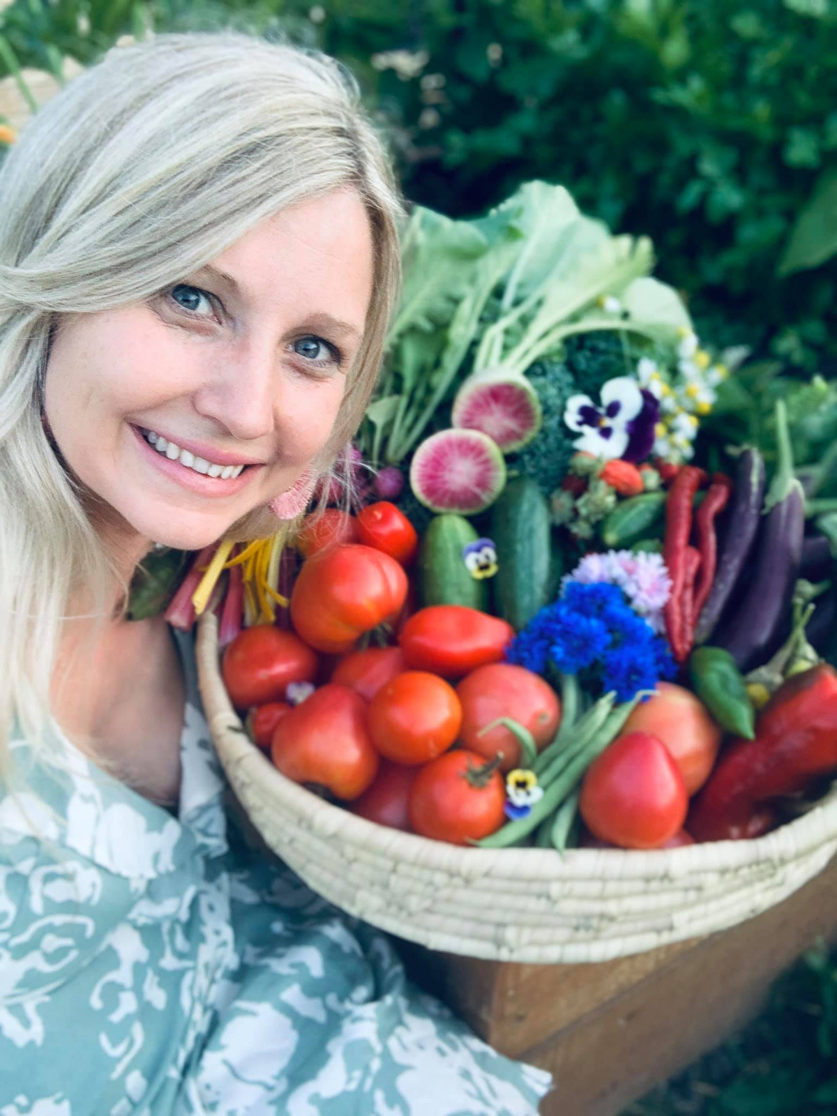 Cuoc song an yen cua gia dinh 6 nguoi ben khu vuon xanh mat-Hinh-2