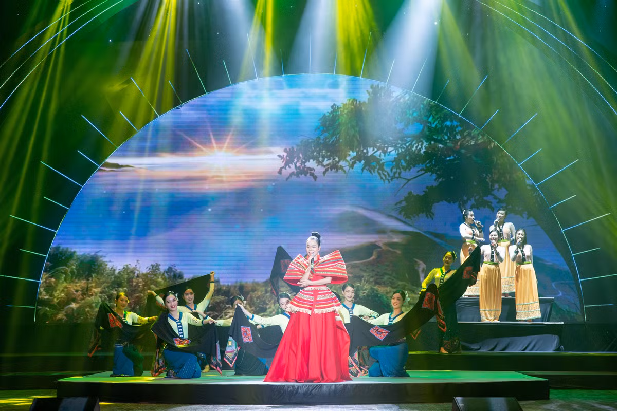 Dem nhac “Ngon Chung Linh”: Ton vinh hao khi Dong A, khat vong dan toc-Hinh-6