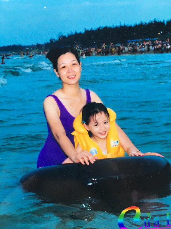 Nhờ sự khó tính của mẹ mà Lương Thùy Linh từ một cô bé vô tư trở thành một người đẹp tài năng và chạm tay vào vương miện Hoa hậu.