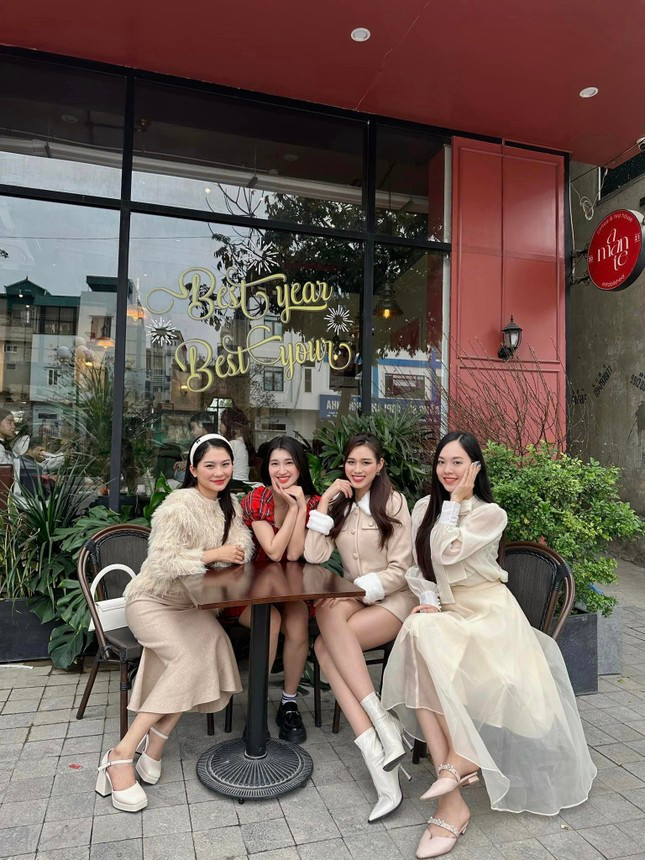 Cac nang hau xu Thanh tu hoi: Phuong Nhi rat xinh