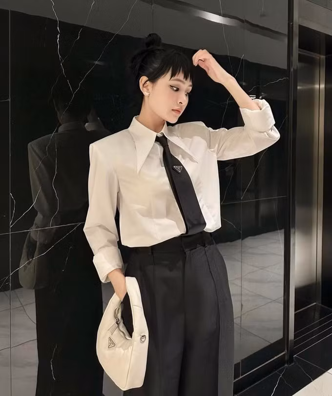 Khong quang cao, bi huy show, Hien Ho van kiem boi tien