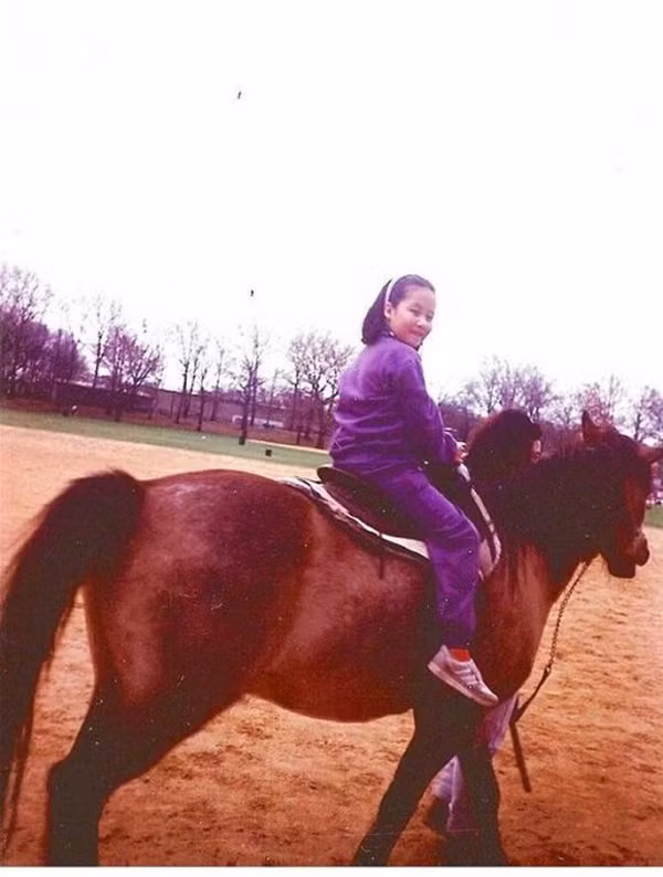 Mẹ ruột kín tiếng của Hoa hậu Ngô Phương Lan - Hình 3 Me ruot kin tieng cua Hoa hau Ngo Phuong Lan-Hinh-3