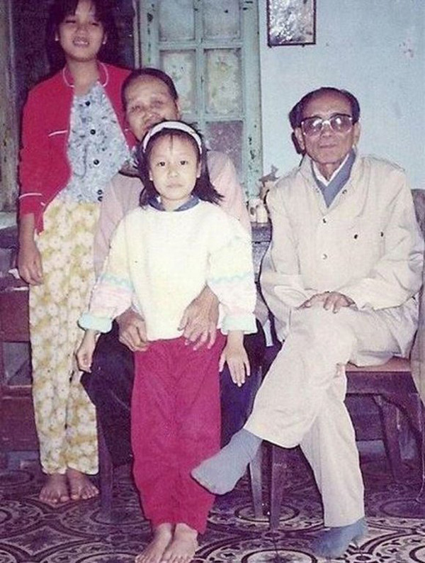 Mẹ ruột kín tiếng của Hoa hậu Ngô Phương Lan - Hình 2 Me ruot kin tieng cua Hoa hau Ngo Phuong Lan-Hinh-2