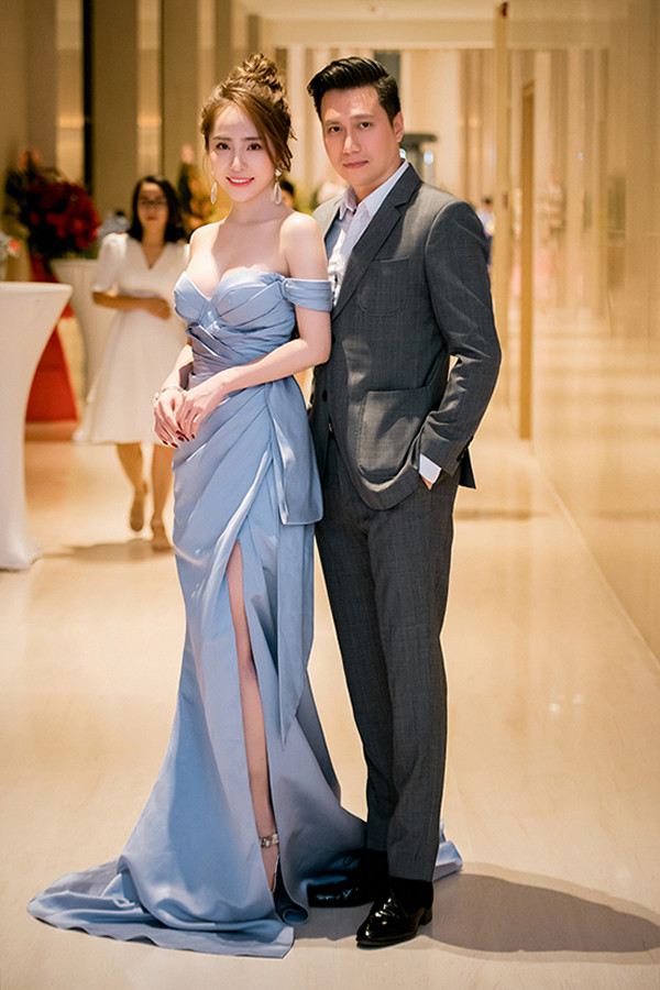 Trước những tin đồn này, cả 2 đều không che giấu mà vẫn thoải mái xuất hiện cùng nhau trong các sự kiện lẫn những cuộc gặp gỡ có bạn bè chung.