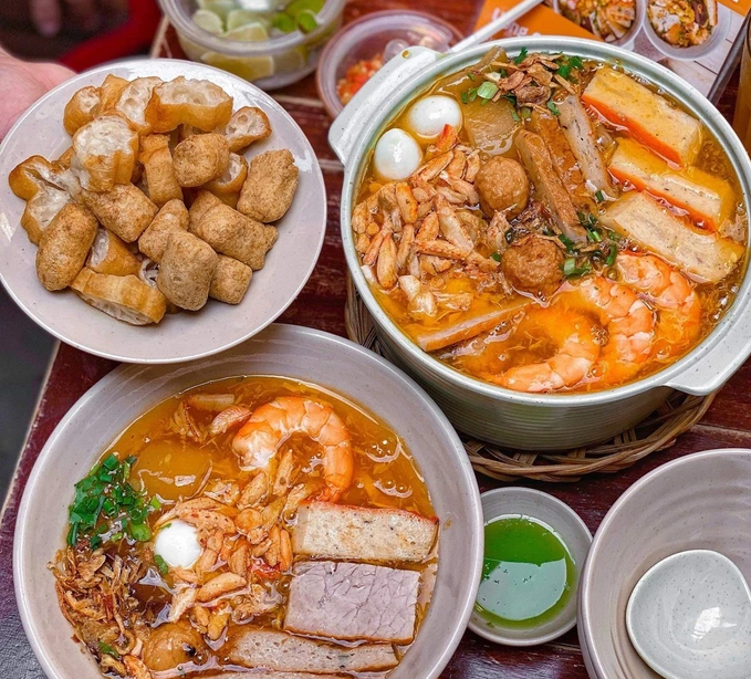 Bỏ việc lương 1.000 USD, chàng trai đi bán bánh canh cua vì... mẹ - Hình 2 Bo viec luong 1.000 USD, chang trai di ban banh canh cua vi... me-Hinh-2