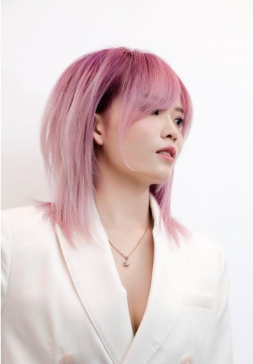  Kiểu tóc Wolf (Con Sói) – Sức cuốn hút từ các sợi tóc cá tính: Kiểu tóc phù hợp cho nhiều khuôn mặt bởi phần mất kết nối phía trên đỉnh và hai bên giúp đóng khuôn mặt, có thể giúp che đi khuyết điểm.