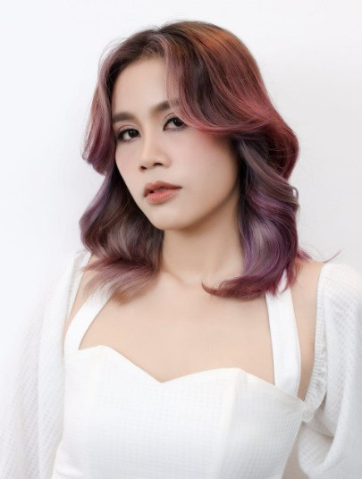  Kiểu tóc Butterfly (Bướm) – Duyên dáng cổ điển: Phần mái giúp khuôn mặt dài ra, phù hợp với các nàng có phần hai bên hõm thái dương sâu, rộng.